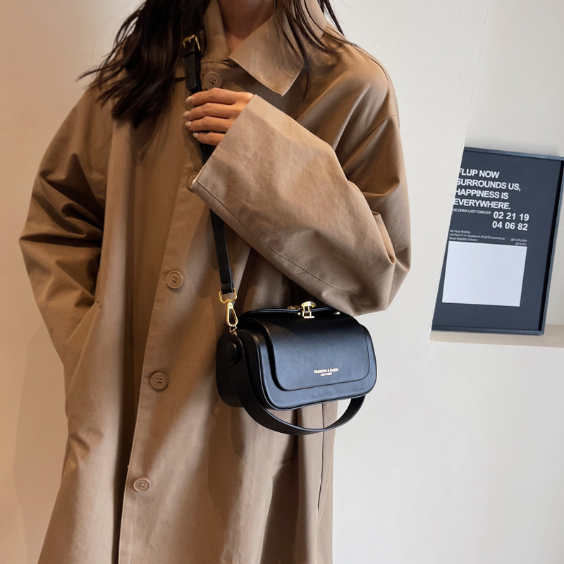 Borsa Donna Nera con Fibbia Dorata — Stile Elegante