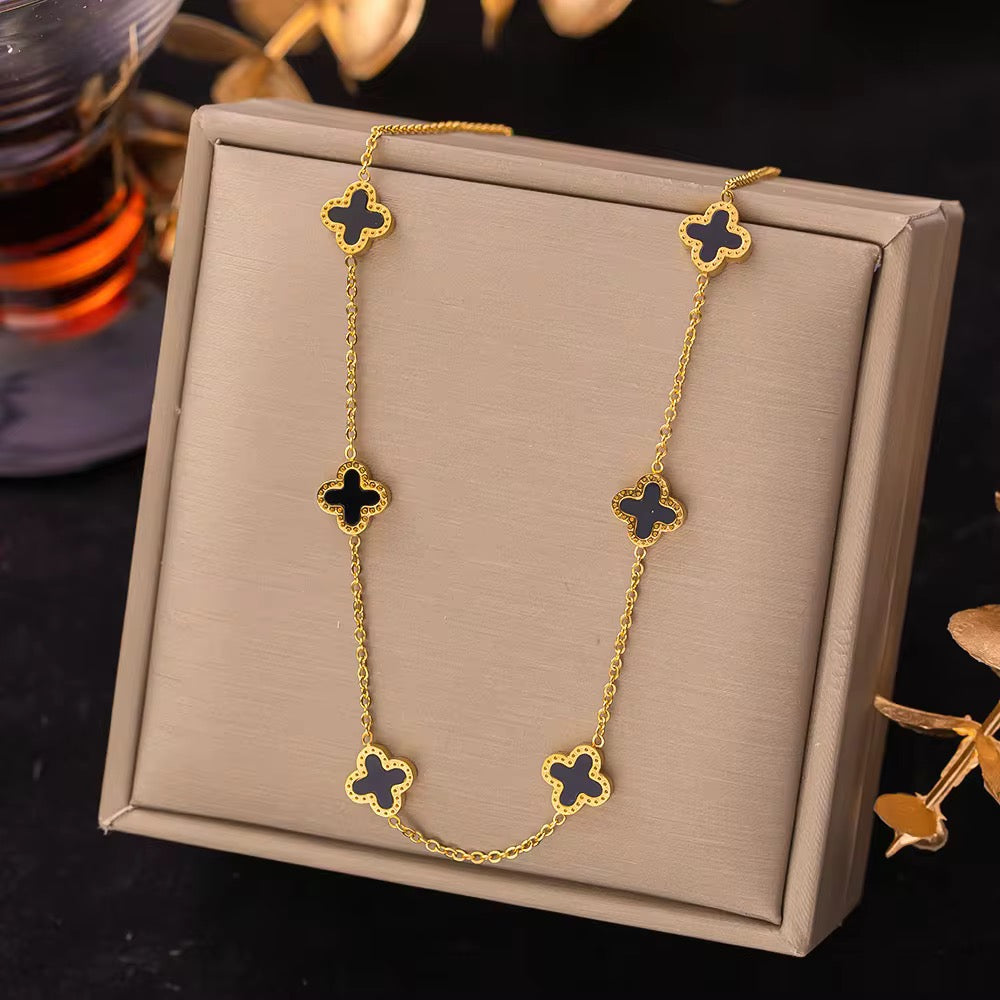 Collezione di Collane Minimaliste in Finitura Oro e Nero
