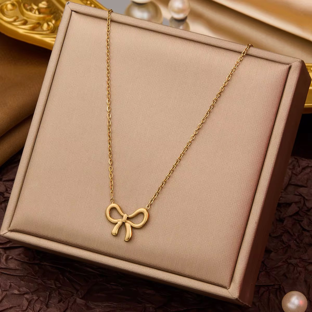 Collezione di Collane Minimaliste in Finitura Oro e Nero