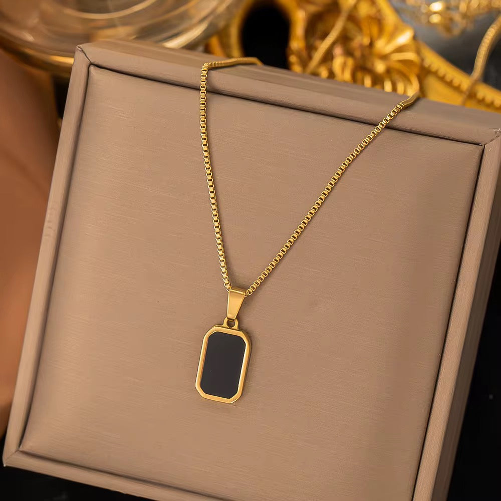 Collezione di Collane Minimaliste in Finitura Oro e Nero